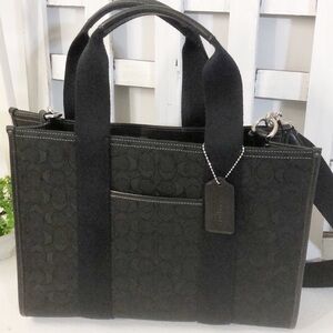 Coach # CY368 Smith Tote Bag in Signature Jacquard NWOT Size : Large